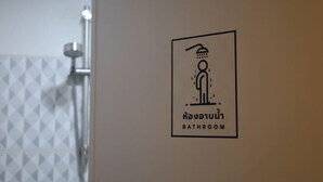 A bathroom sign with a shower icon and text in a foreign language. - The 5ive Homestay (Chiang Rai)
