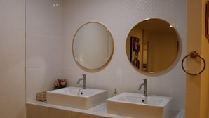 A bathroom with two sinks, each with a mirror above. - The 5ive Homestay (Chiang Rai)