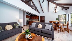 TV - Villas Sol 29 - La Casita de Rana! (Playa Hermosa)