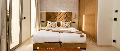 4 bedrooms, iron/ironing board, WiFi, bed sheets