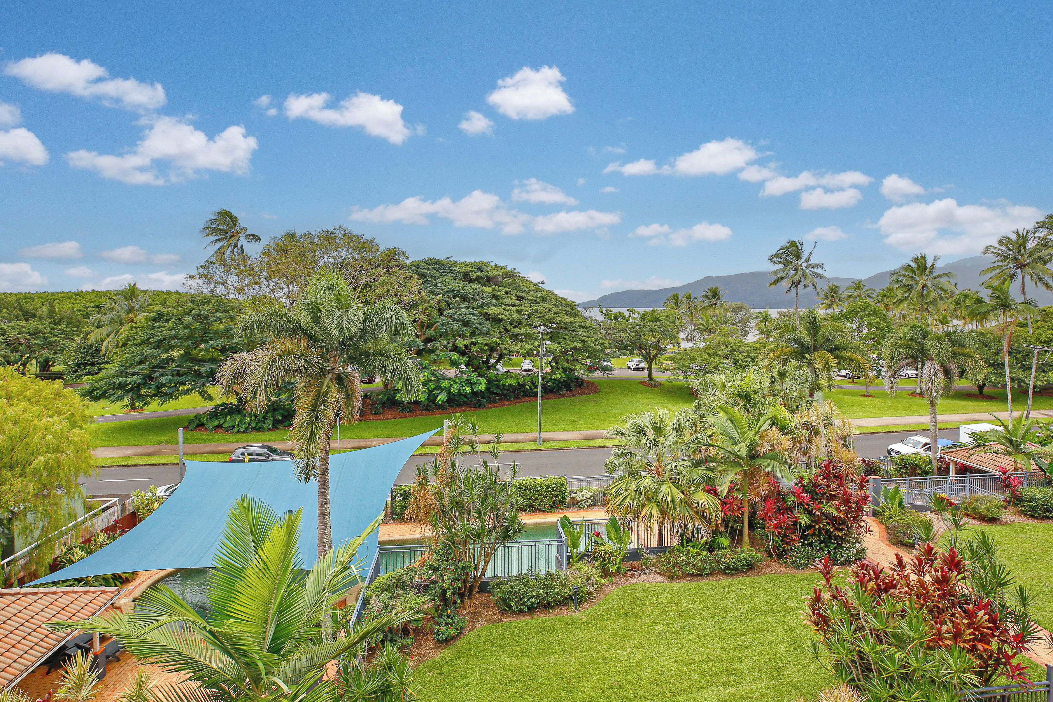 Căn hộ Deluxe, ban công, quang cảnh biển | Quang cảnh vườn