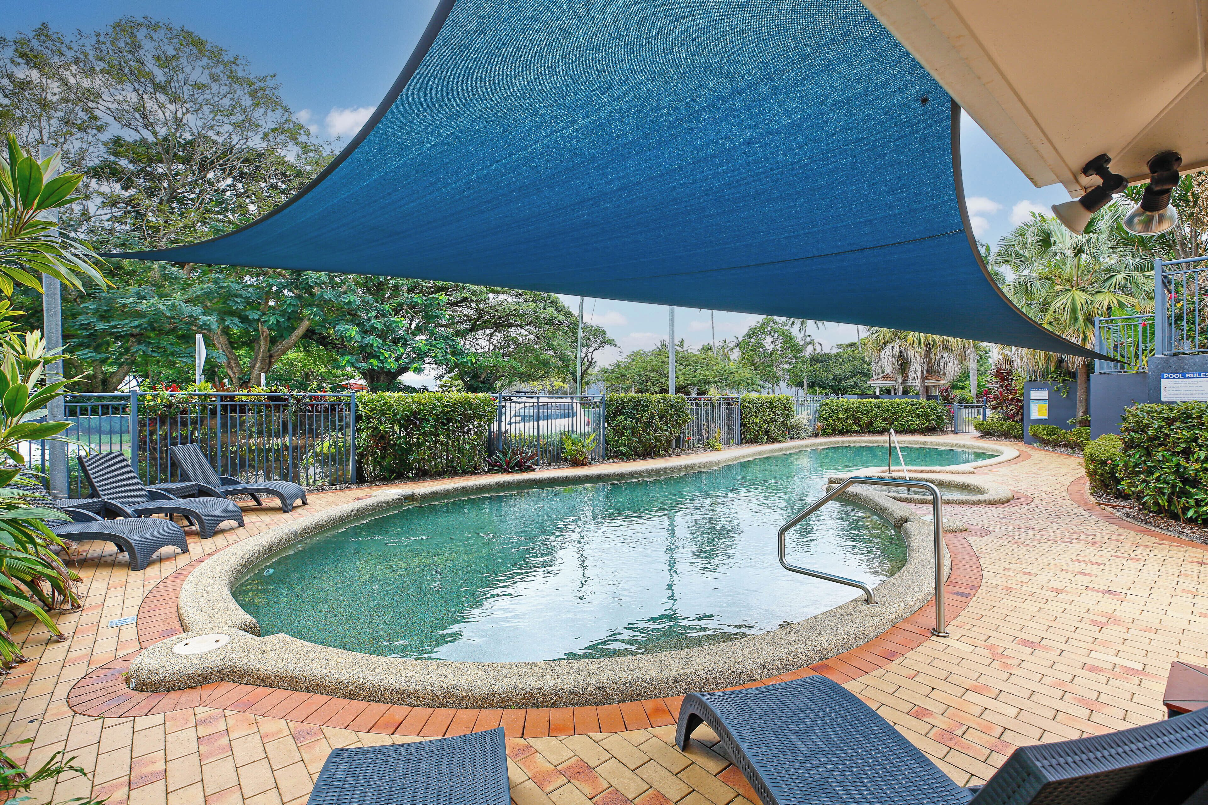 Hồ bơi ngoài trời 