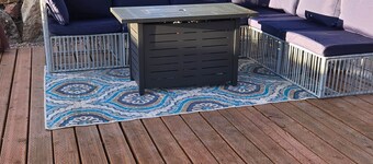 Friends & Family Getaway. Wine & golf. Fenced yard & game room. Bring your dog!