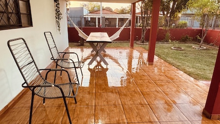Outdoor dining. Large and complete house - Issue invoice