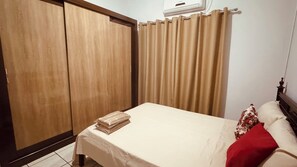 2 slaapkamers, een bureau, een strijkplank/strijkijzer, gratis wifi