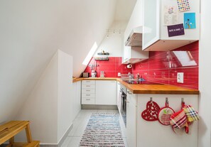 Frigorífic, forn, placa de cuina i torradora 