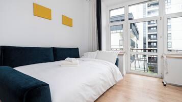 Iron/ironing board, WiFi, bed sheets