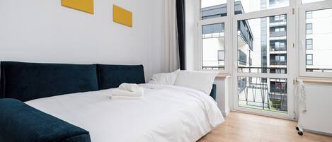 Een strijkplank/strijkijzer, wifi, beddengoed