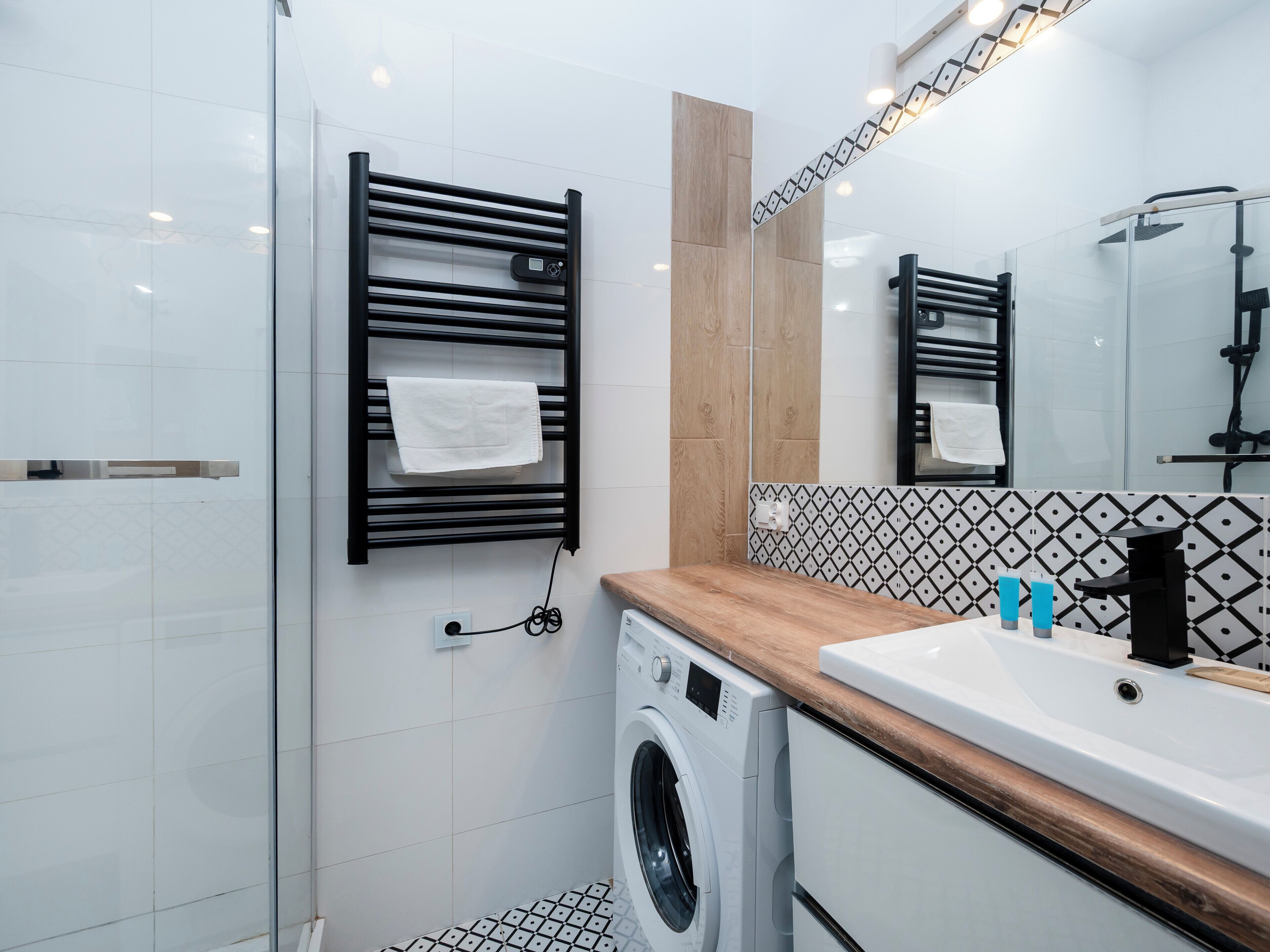 Dusch, hårtork och handdukar