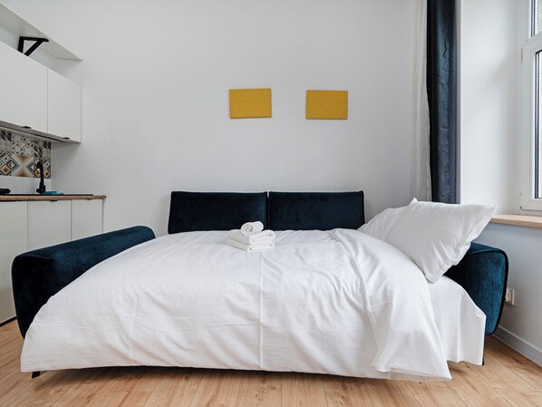 Iron/ironing board, WiFi, bed sheets