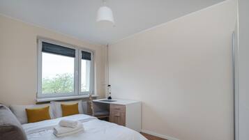 Iron/ironing board, WiFi, bed sheets