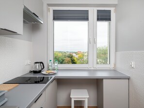 Kühlschrank, Mikrowelle, Herdplatte, Toaster