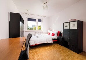2 bedrooms, iron/ironing board, WiFi, bed sheets