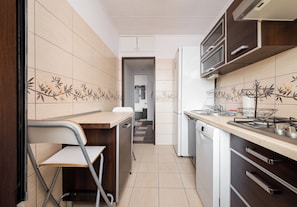 Fridge, oven, stovetop, dishwasher - Park Skaryszewski Homely Apartment (Warszawa)