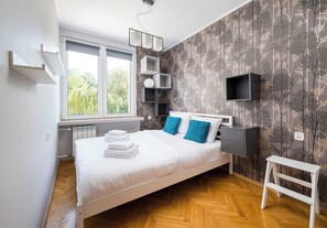Iron/ironing board, WiFi, bed sheets