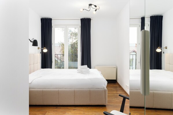 Iron/ironing board, WiFi, bed sheets