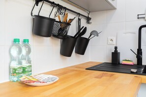Fridge, oven, stovetop, dishwasher