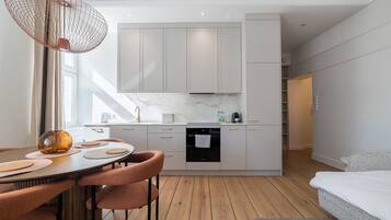 Bügeleisen/Bügelbrett, WLAN, Bettwäsche