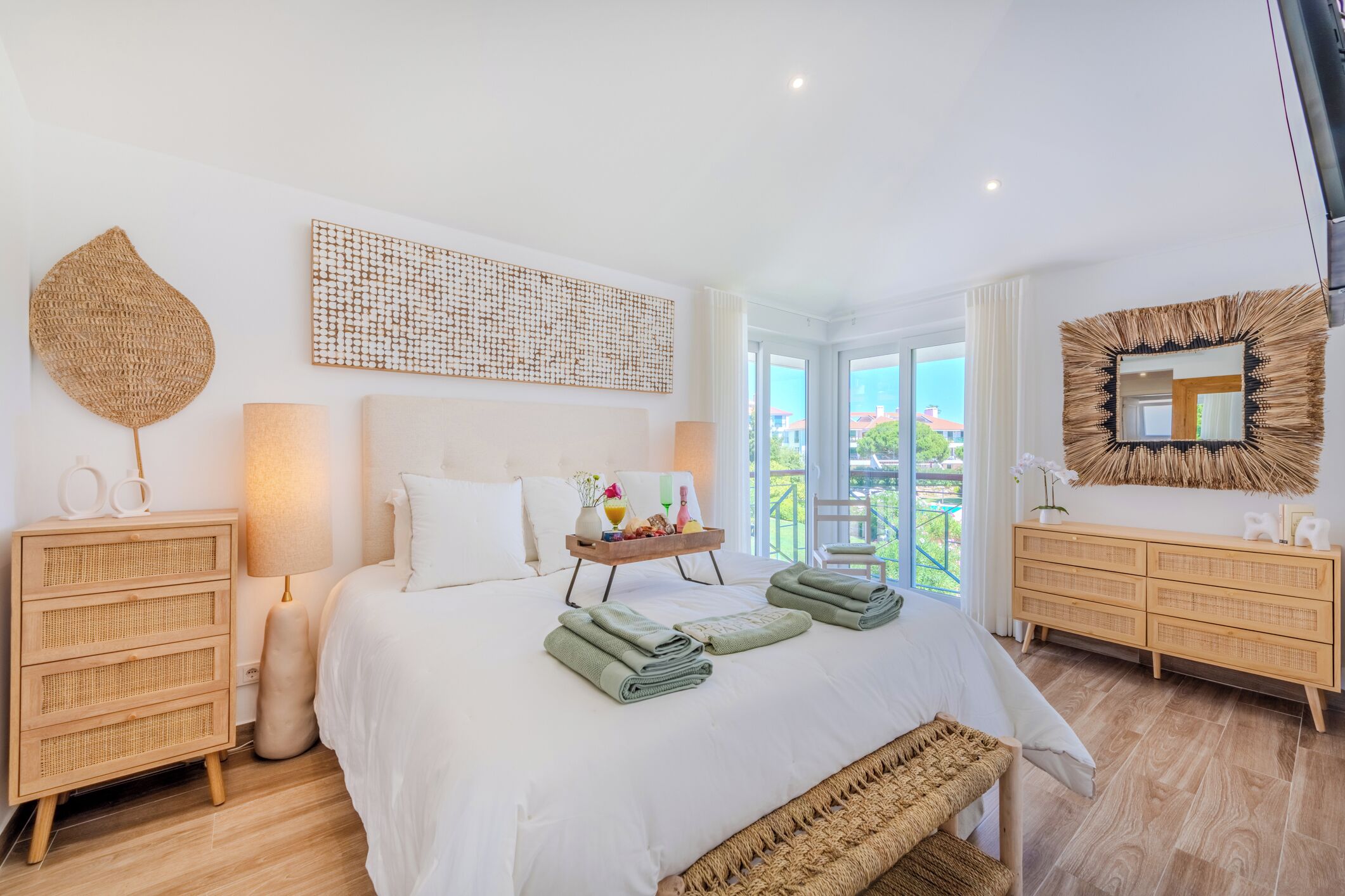 2 bedrooms, in-room safe, iron/ironing board, free WiFi