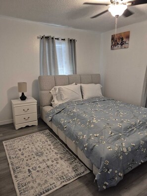 2 bedrooms, iron/ironing board, free WiFi, bed sheets - Charming 2-bedroom condo in Tulsa.  Close to YMCA, park, hospitals and highways! (Tulsa)