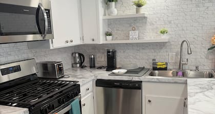 Charming 2-bedroom condo in Tulsa. Close to YMCA, park, hospitals and highways!
