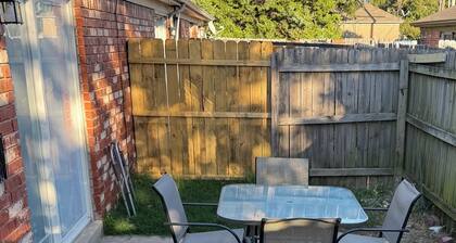 Charming 2-bedroom condo in Tulsa. Close to YMCA, park, hospitals and highways!