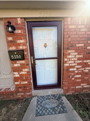 Exterior detail - Charming 2-bedroom condo in Tulsa.  Close to YMCA, park, hospitals and highways! (Tulsa)