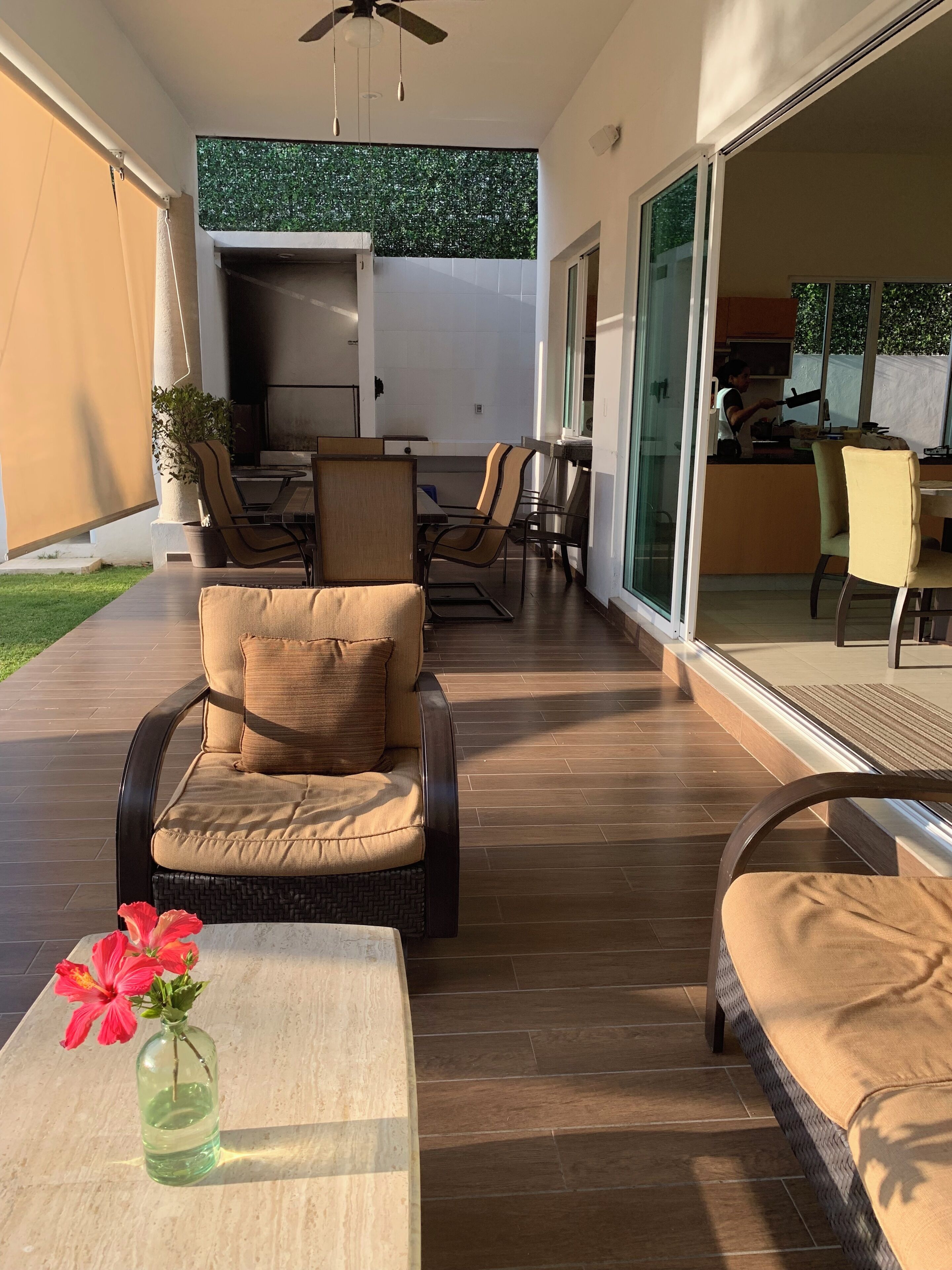 屋外ダイニングエリア