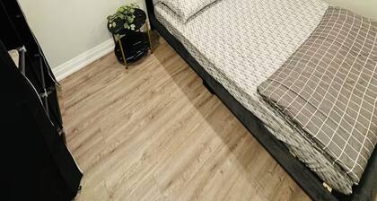 Spacious & Cozy 2 Bdrm Stay in Toronto