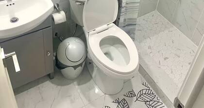 Spacious & Cozy 2 Bdrm Stay in Toronto