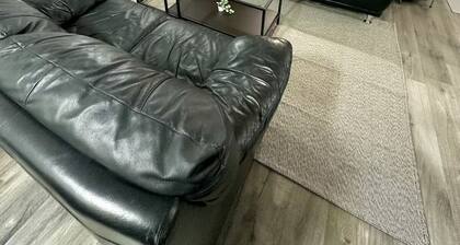 Spacious & Cozy 2 Bdrm Stay in Toronto