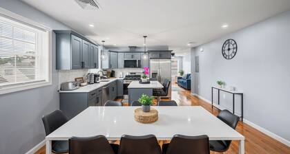 Quadro-Lux at Charles District PVD 4BR/2BA Laundry+Dishwasher+ Parking