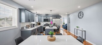 Quadro-Lux at Charles District PVD 4BR/2BA Laundry+Dishwasher+ Parking
