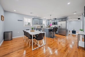 Private kitchen - Quadro-Lux at Charles District PVD 4BR/2BA Laundry+Dishwasher+ Parking (Providence)