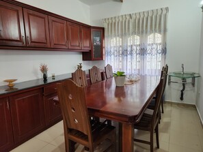 تناول الطعام