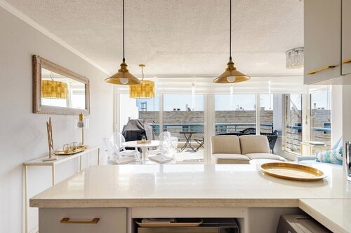 Wake up to stunning ocean views in Reñaca