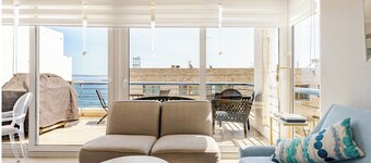 Wake up to stunning ocean views in Reñaca