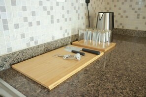 Coffee and/or coffee maker - jinnuo vacation home (Dubai)