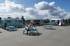 Outdoor dining - Ama Hyg Atelier (Copenhagen)