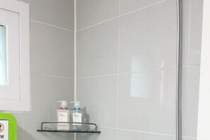 Room - Mark's House(8 minutes from Hongik Station/3Room/4Bed) (Seoul)