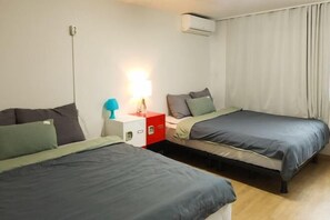 Room - Mark's House(8 minutes from Hongik Station/3Room/4Bed) (Seoul)