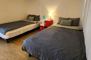 Room - Mark's House(8 minutes from Hongik Station/3Room/4Bed) (Seoul)