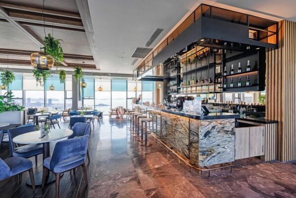 Bar (on property) - Alacarte Ha Long - Service Apartment (Ha Long)