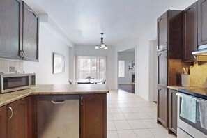 Microwave, oven, stovetop - Charming 4-bed Home Away From Home in Brampton, ON (brampton)