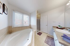 Dusche, Handtücher, Seife, Toilettenpapier