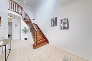 Interior - Charming 4-bed Home Away From Home in Brampton, ON (brampton)