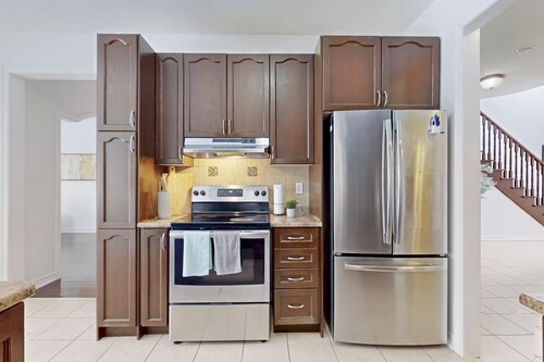 Charming 4-bed Home Away From Home in Brampton, ON