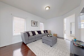 Televisión y chimenea 