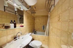 Room - Vintage studio 150m to Notre Dame (Paris)