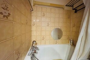 Room - Vintage studio 150m to Notre Dame (Paris)